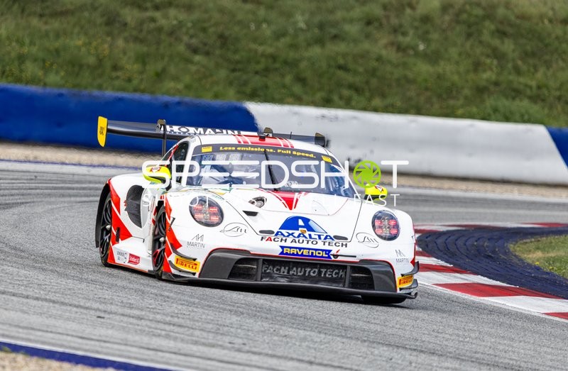 Rennfahrzeug auf der Rennstrecke