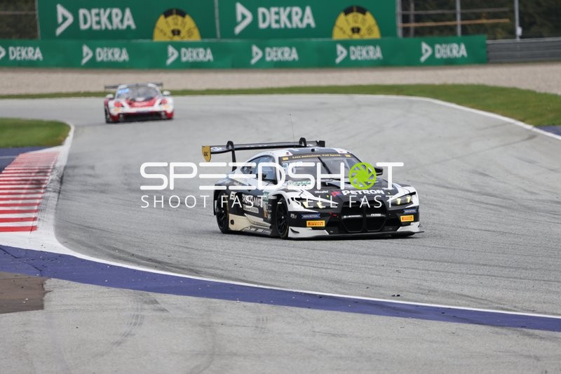 Rennfahrzeuge auf der Rennstrecke