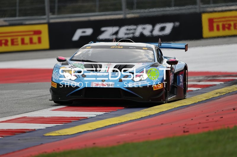 Rennfahrzeug auf der Rennstrecke