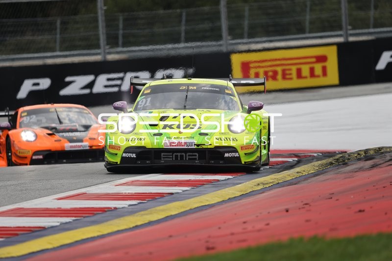 GT Masters Fahrzeuge auf der Rennstrecke