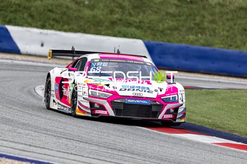 Rennfahrzeug auf der Rennstrecke