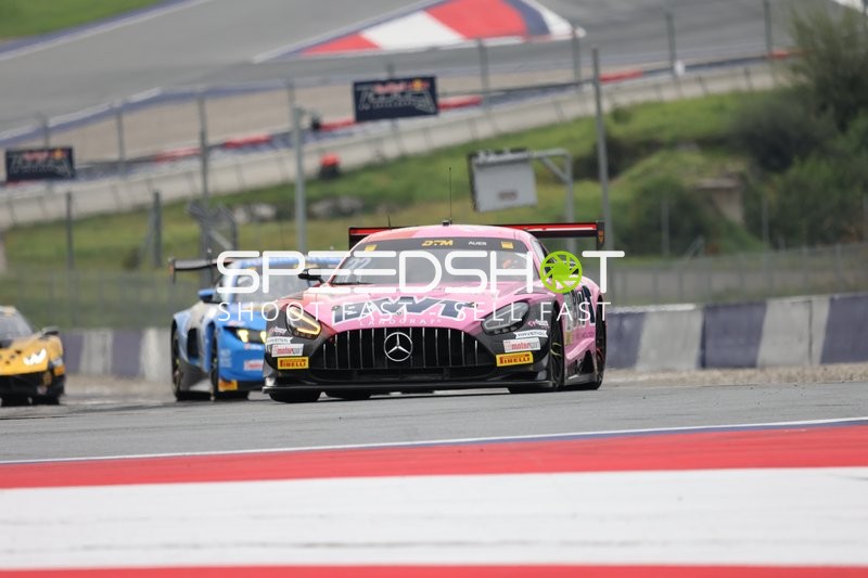 Rennfahrzeuge auf der Rennstrecke