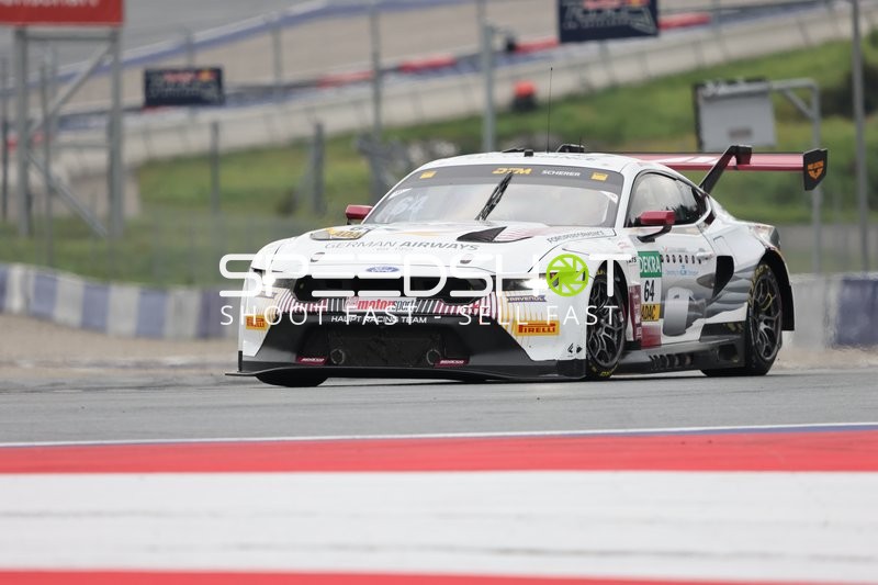 Rennfahrzeug auf der Rennstrecke