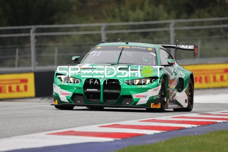 Rennfahrzeug auf der Rennstrecke