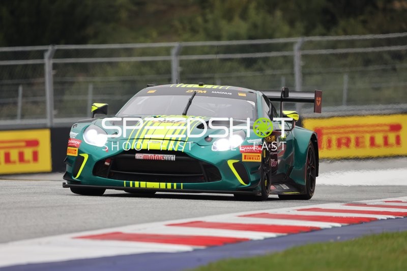 Rennfahrzeug auf der Rennstrecke