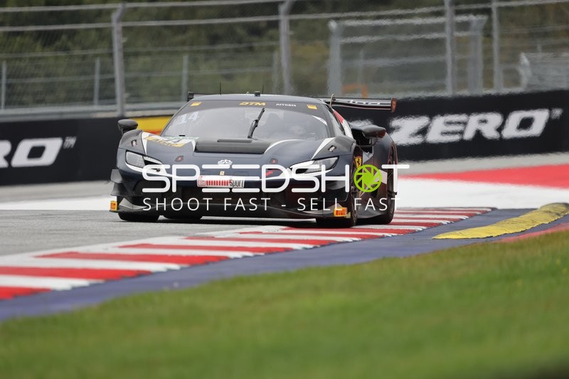 Rennfahrzeug auf der Rennstrecke