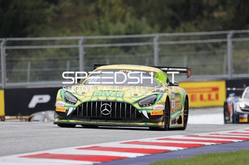 Rennfahrzeug auf der Rennstrecke