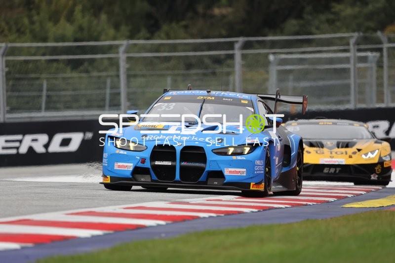 GT Masters Fahrzeuge auf der Rennstrecke