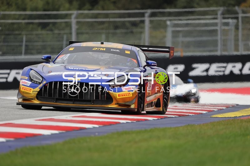 Rennfahrzeug auf der Rennstrecke