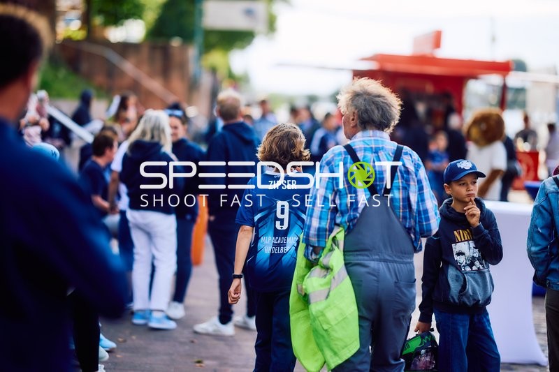 Spieler Paul Zipser (9; MLP) in der Menge