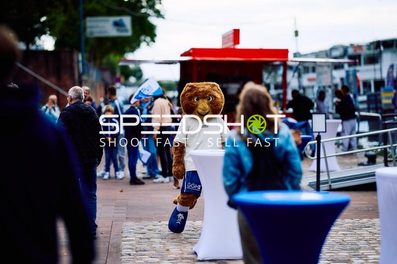 Maskottchen bei Teamvorstellung