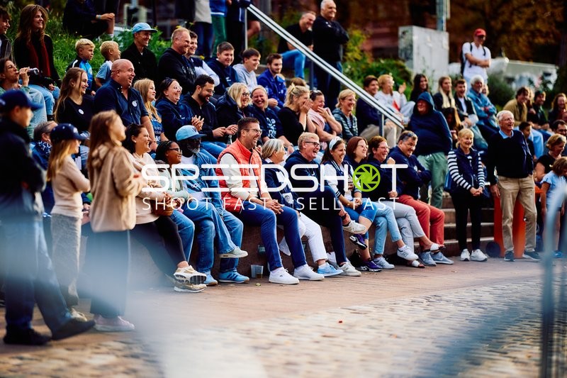 Zuschauer bei Teamvorstellung