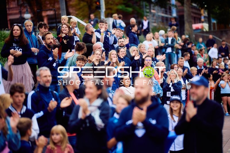 Publikum applaudiert in Heidelberg