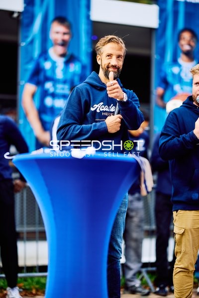 Matthias Lautenschläger (44; MLP) gibt Daumen hoch