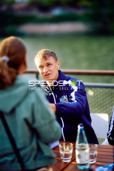 Niklas Würzner (2; MLP) im Gespräch