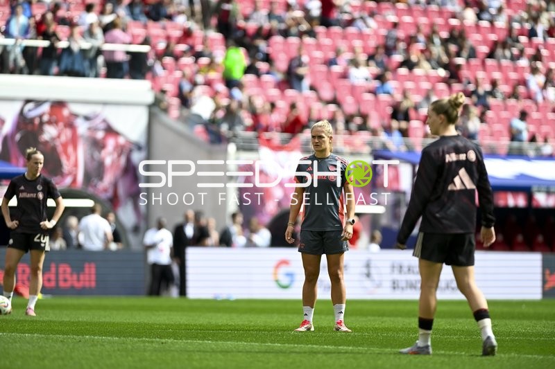 Spielerinnen beim Aufwärmen
