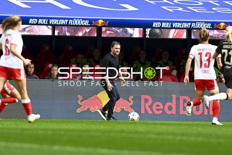 Trainer an der Seitenlinie