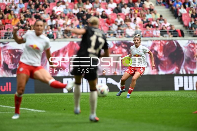 Spielszene mit Ballkontrolle