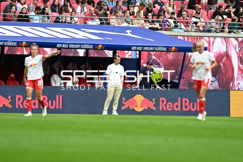 Trainer an der Seitenlinie