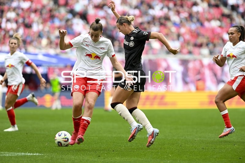 Zweikampf um Ballbesitz