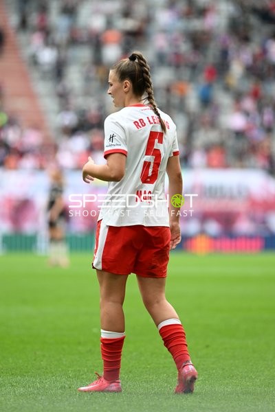 Spielerin Julia Magerl (5; RB Leipzig Frauen) auf dem Feld