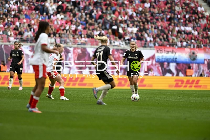 Spielszene mit Ballkontrolle
