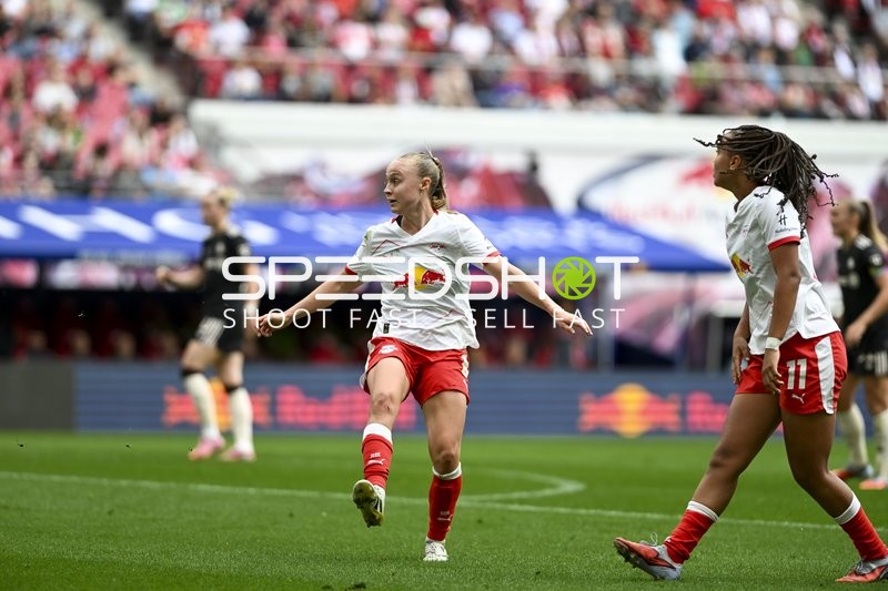 Spielszene mit Ballkontakt