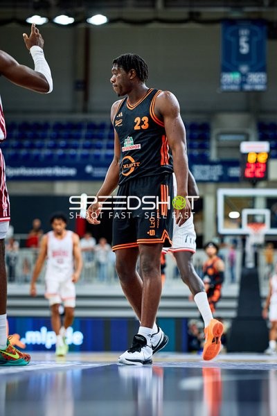 Malcolm Dandridge (23; Rasta Vechta) auf dem Court