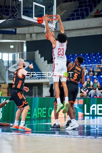 Zweikampf um den Ball