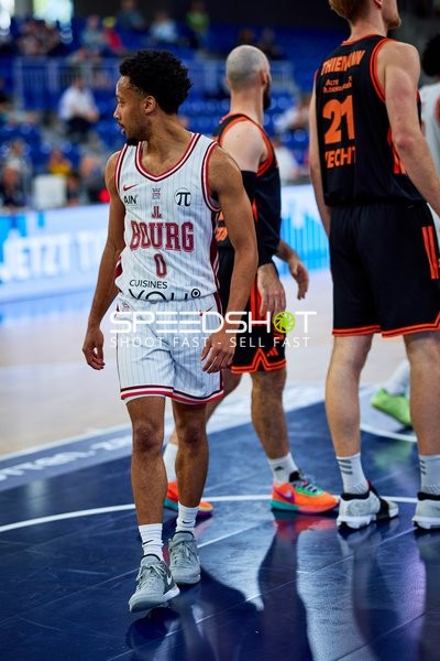 Spieler Darius McGhee (0; JL Bourg Basket) auf dem Court