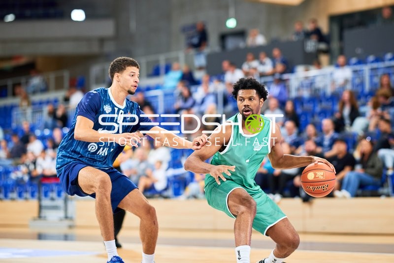 Zweikampf um den Ball