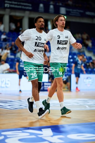 Urald King (20; Gladiators Trier) und Marco Hollersbacher (9; Gladiators Trier) auf dem Court