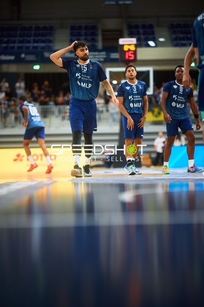 Marcel Keßen (15; MLP) mit Teamkollegen auf dem Court