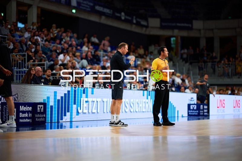 Trainer an der Seitenlinie