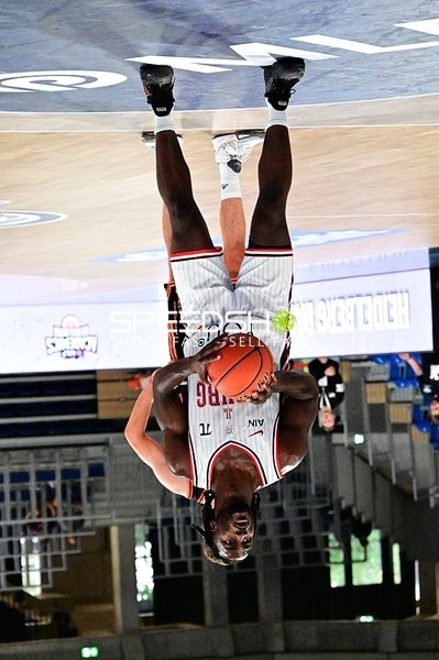 William McDowell-White (9; JL Bourg Basket) auf dem Court