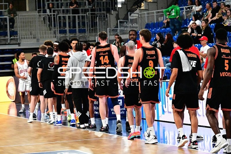 Begrüßung an der Seitenlinie