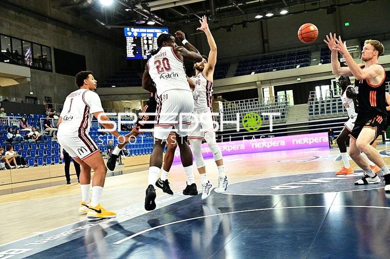 Zweikampf um den Ball