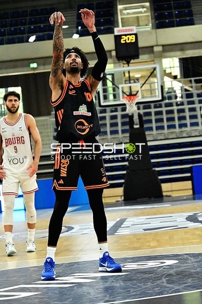 Tevin Brown (10; Rasta Vechta) auf dem Court