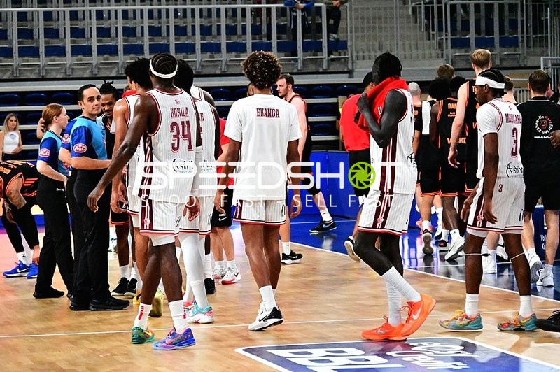Spieler von JL Bourg Basket auf Court