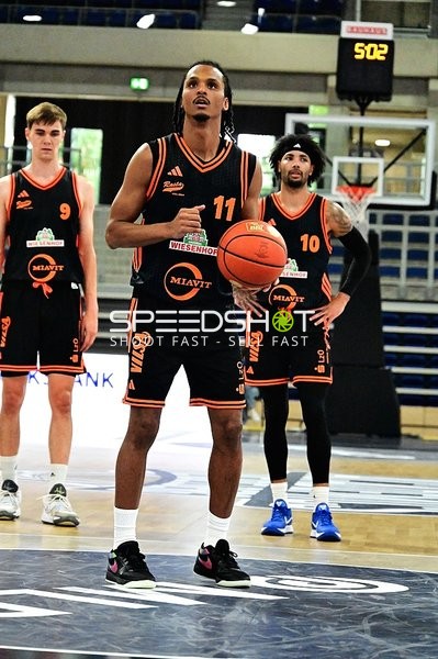 Drei Spieler auf dem Court