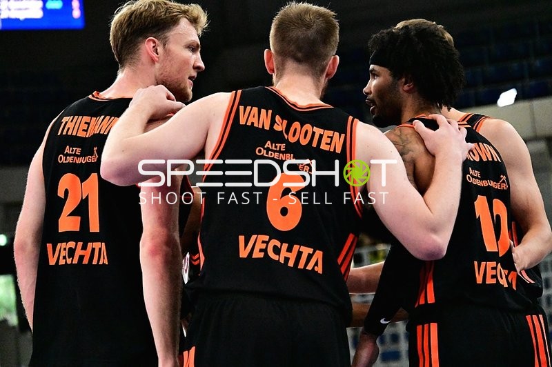 Drei Spieler von Rasta Vechta auf dem Court