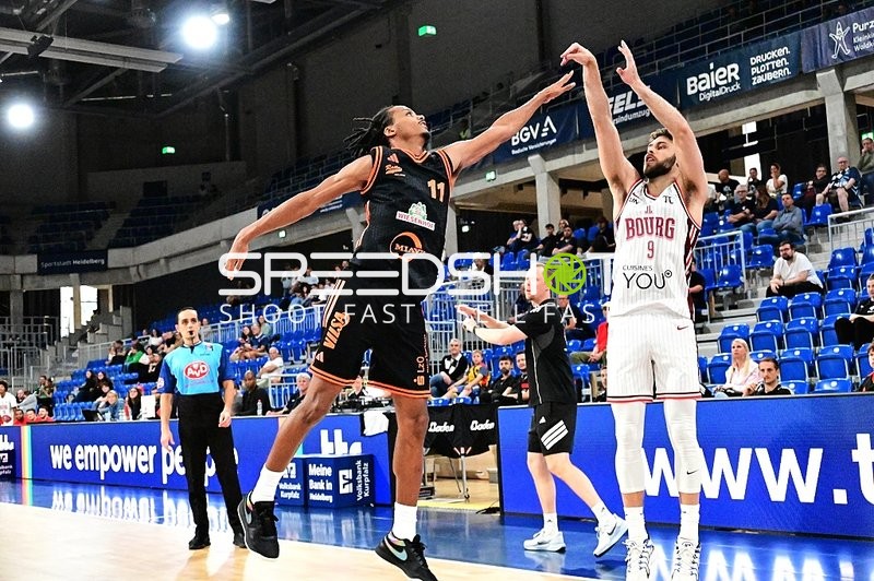 Zweikampf um den Ball