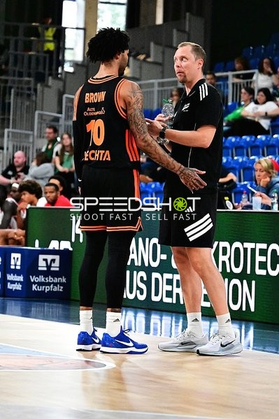 Trainer Christian Held (Assistant Coach; Rasta Vechta) am Spielfeldrand