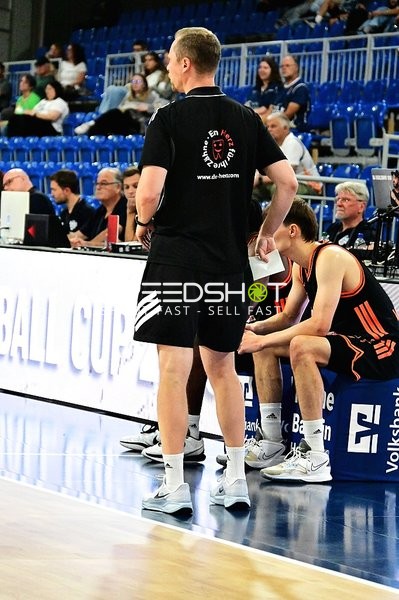 Trainer an der Seitenlinie