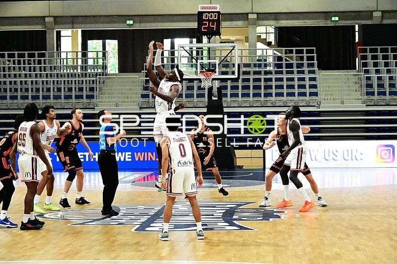 Zweikampf um den Ball