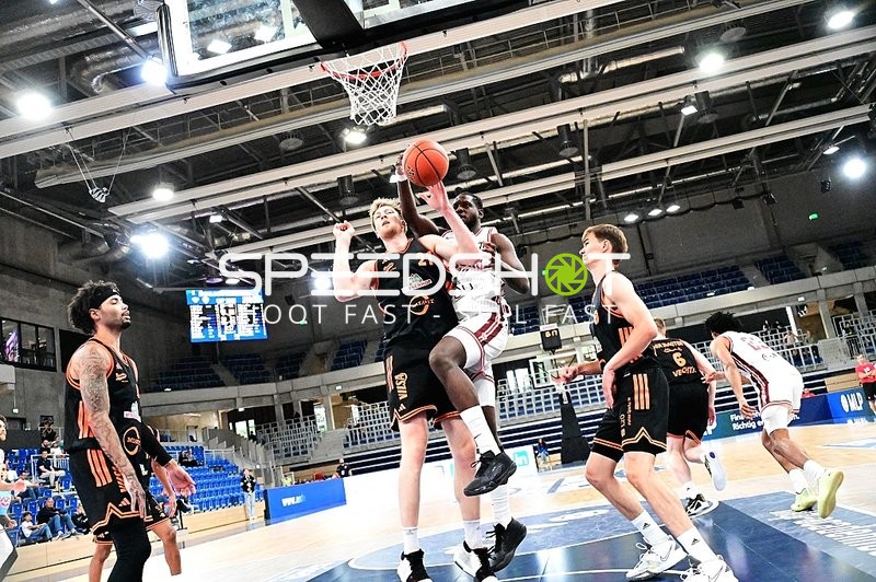 Korbleger von Lars Thiemann (21; Rasta Vechta)