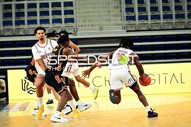 Zweikampf um den Ball