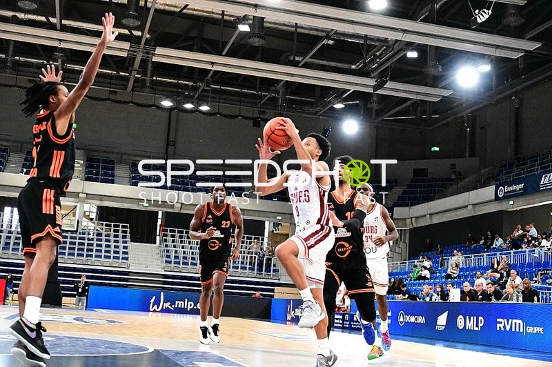Wurfversuch von Darius McGhee (0; JL Bourg Basket)