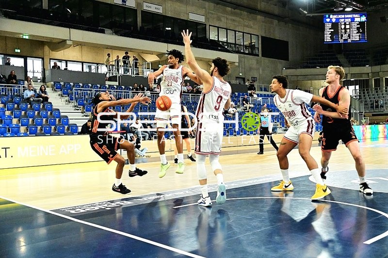 Zweikampf um den Ball