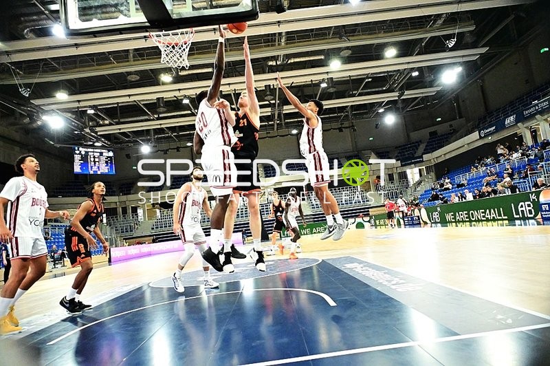 Zweikampf um den Ball